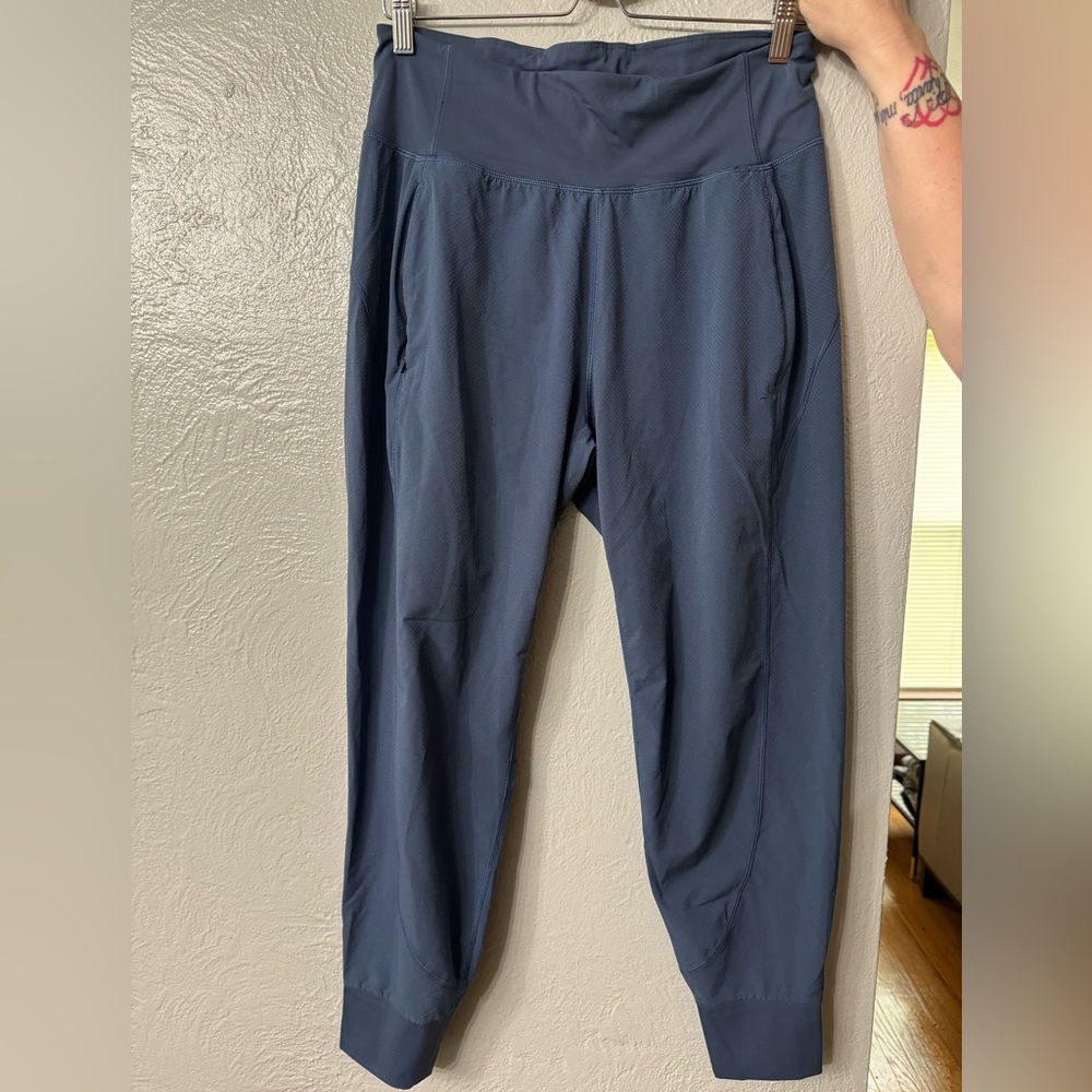 Athleta Distance Jogger in Dobby